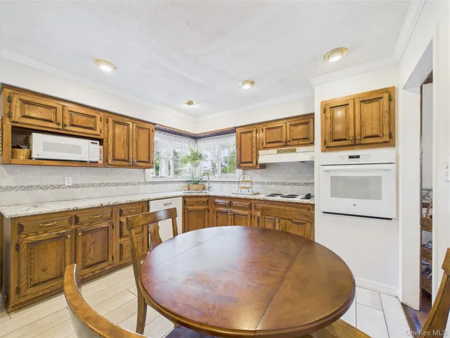 $799,999 | 5 Gristmill Drive, Kings Park, NY 11754