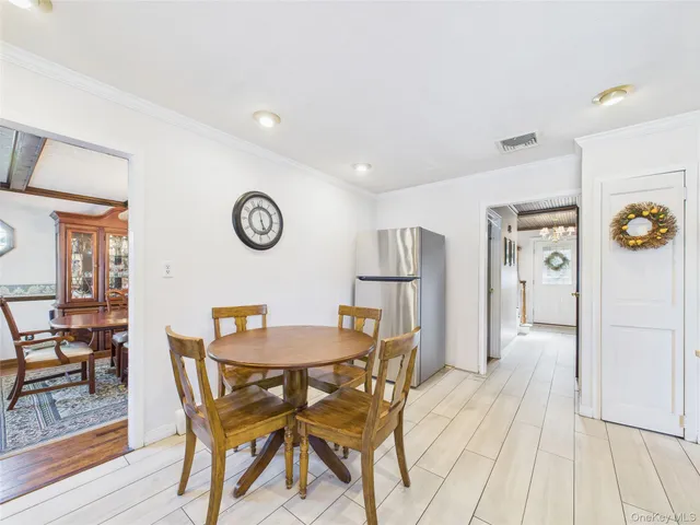 $799,999 | 5 Gristmill Drive, Kings Park, NY 11754