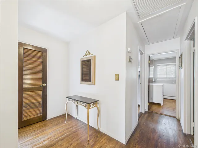 $799,999 | 5 Gristmill Drive, Kings Park, NY 11754