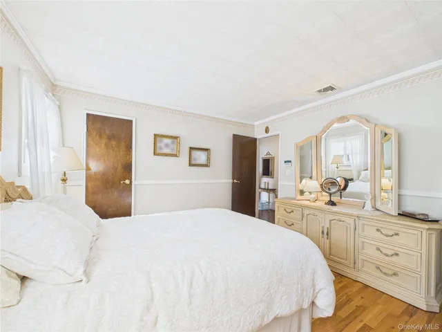 $799,999 | 5 Gristmill Drive, Kings Park, NY 11754