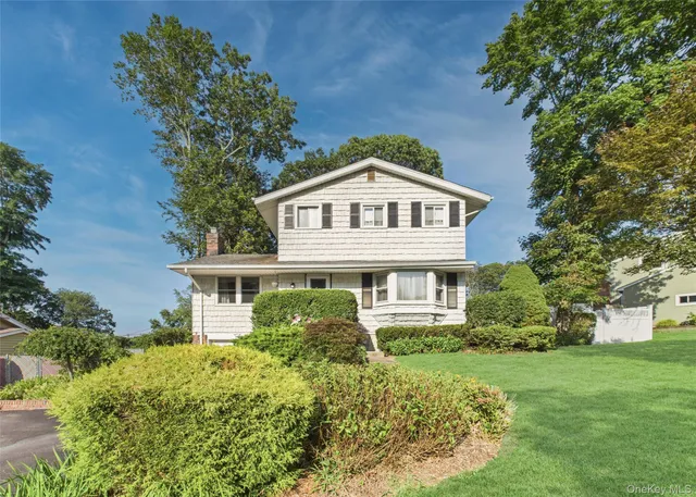 $799,999 | 5 Gristmill Drive, Kings Park, NY 11754