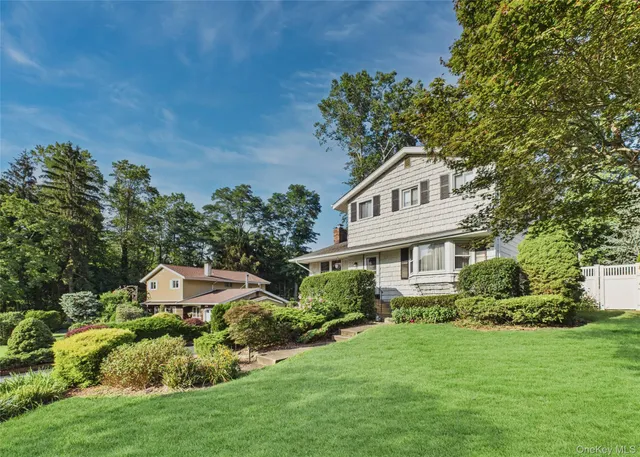 $799,999 | 5 Gristmill Drive, Kings Park, NY 11754