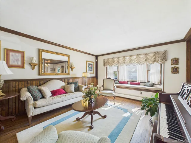 $799,999 | 5 Gristmill Drive, Kings Park, NY 11754