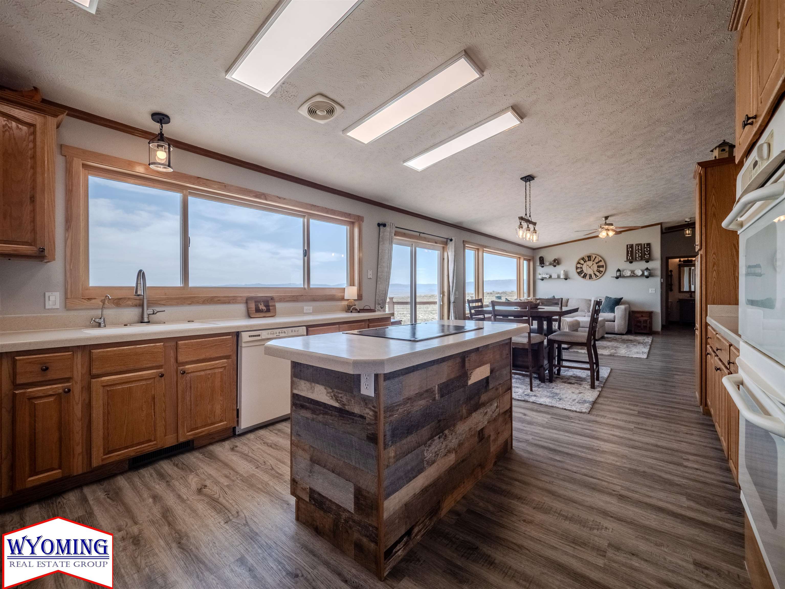 11302 Ridgeview Road Evansville, WY 82636 - Photo 6 of 37