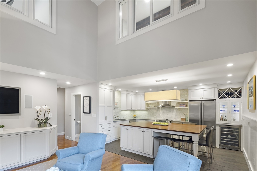 9 Appleton Street, Unit 304 Boston, MA 02116 - Photo 8 of 18 a large kitchen with a table and chairs