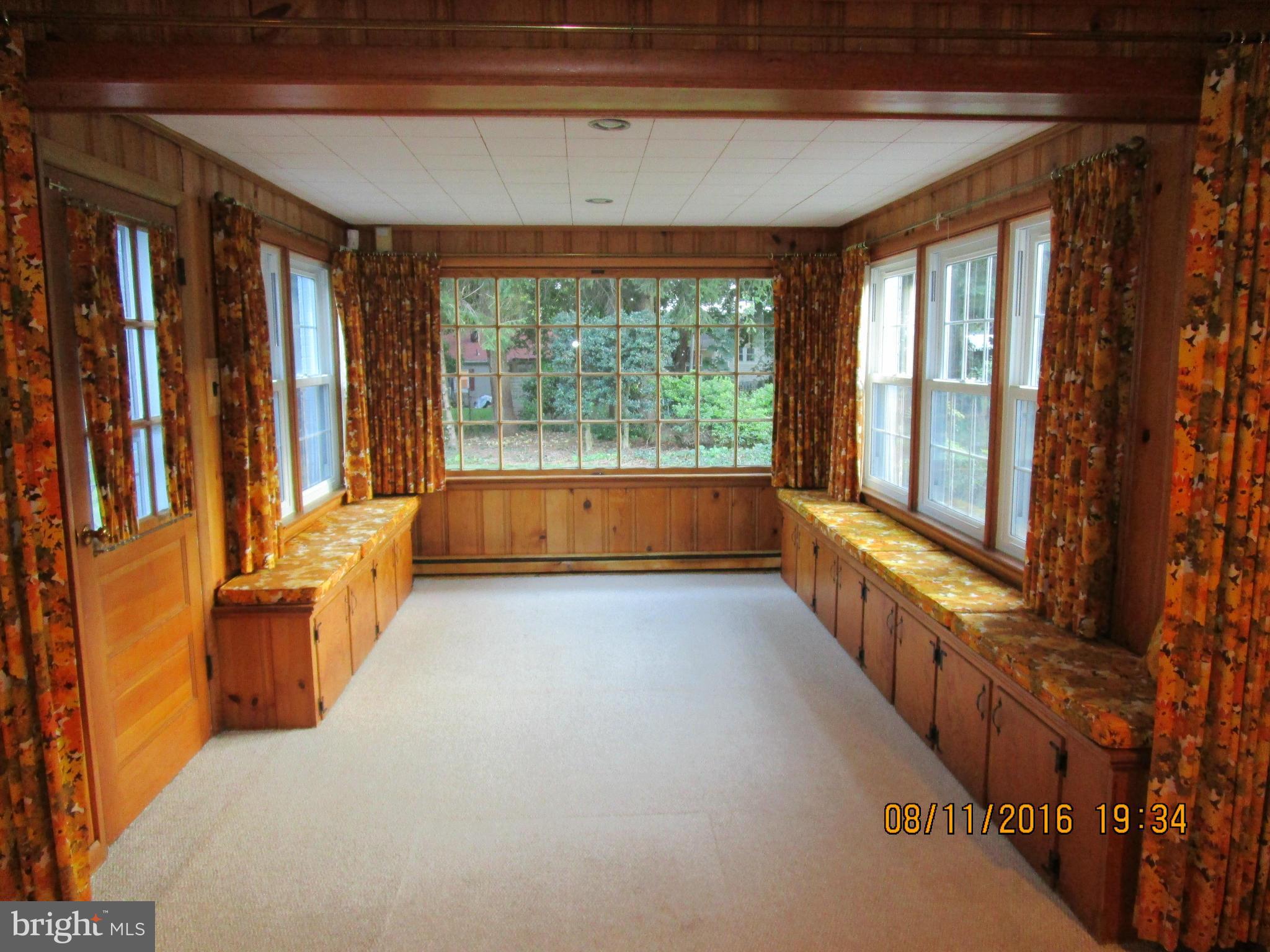 19011 Orchard Terrace Road Hagerstown, MD 21742 - Photo 11 of 30 Family Room