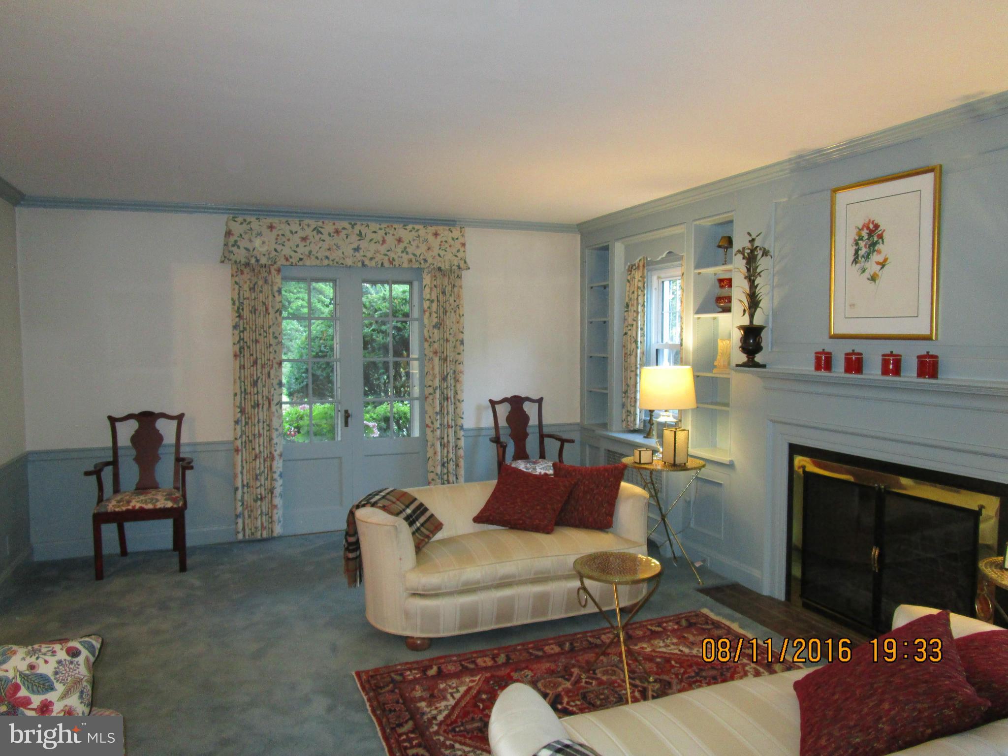 19011 Orchard Terrace Road Hagerstown, MD 21742 - Photo 7 of 30 Living Room
