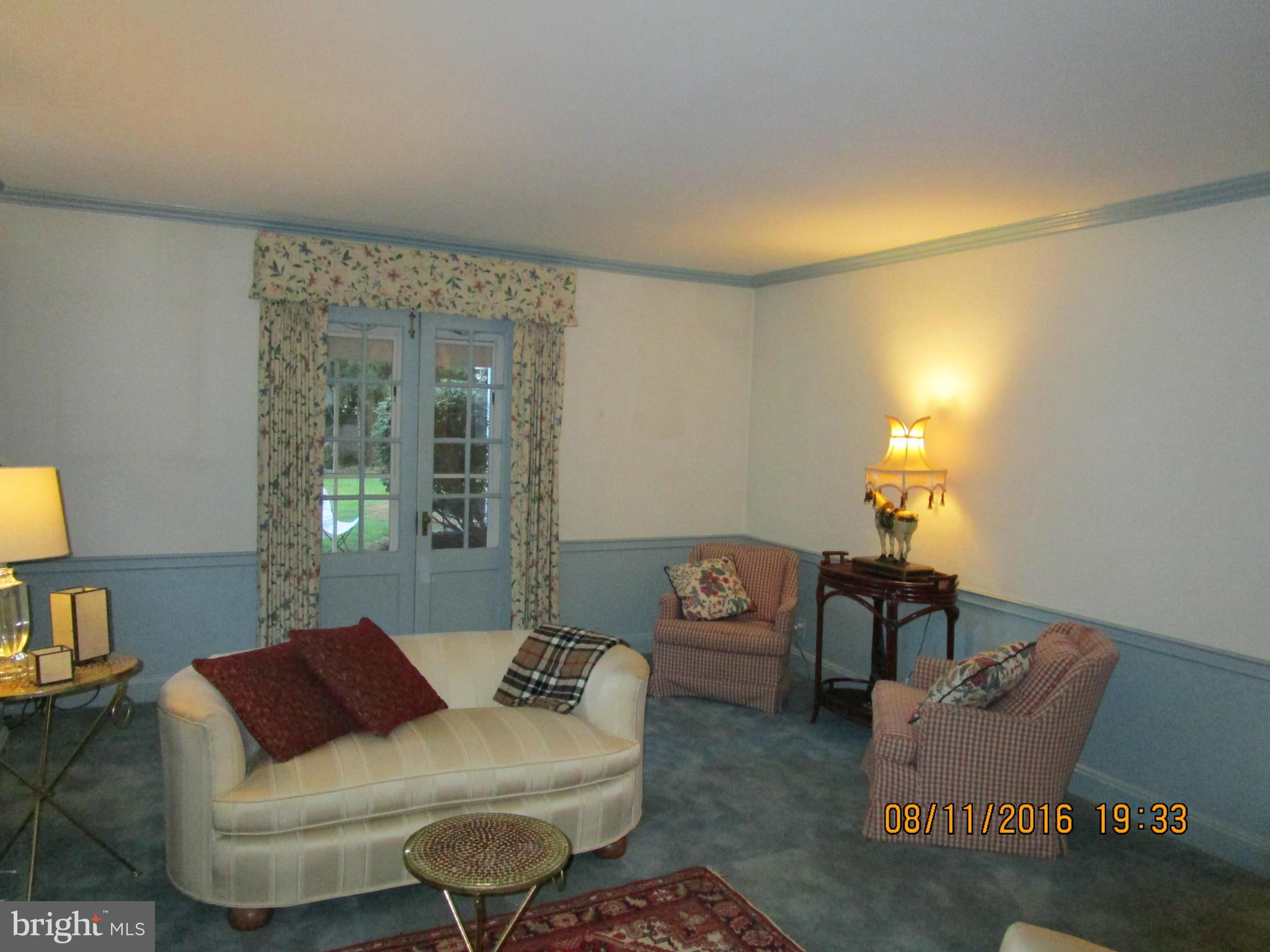 19011 Orchard Terrace Road Hagerstown, MD 21742 - Photo 8 of 30 Living Room