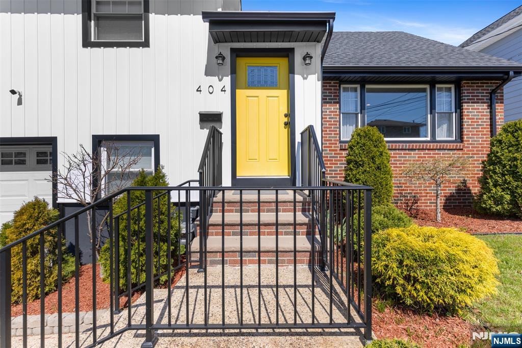 404 Simons Avenue Hackensack, NJ 07601 - Photo 2 of 34