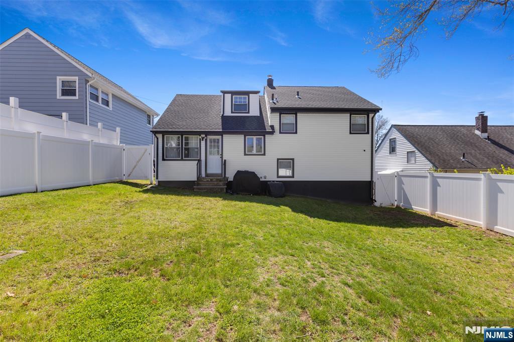 404 Simons Avenue Hackensack, NJ 07601 - Photo 6 of 34