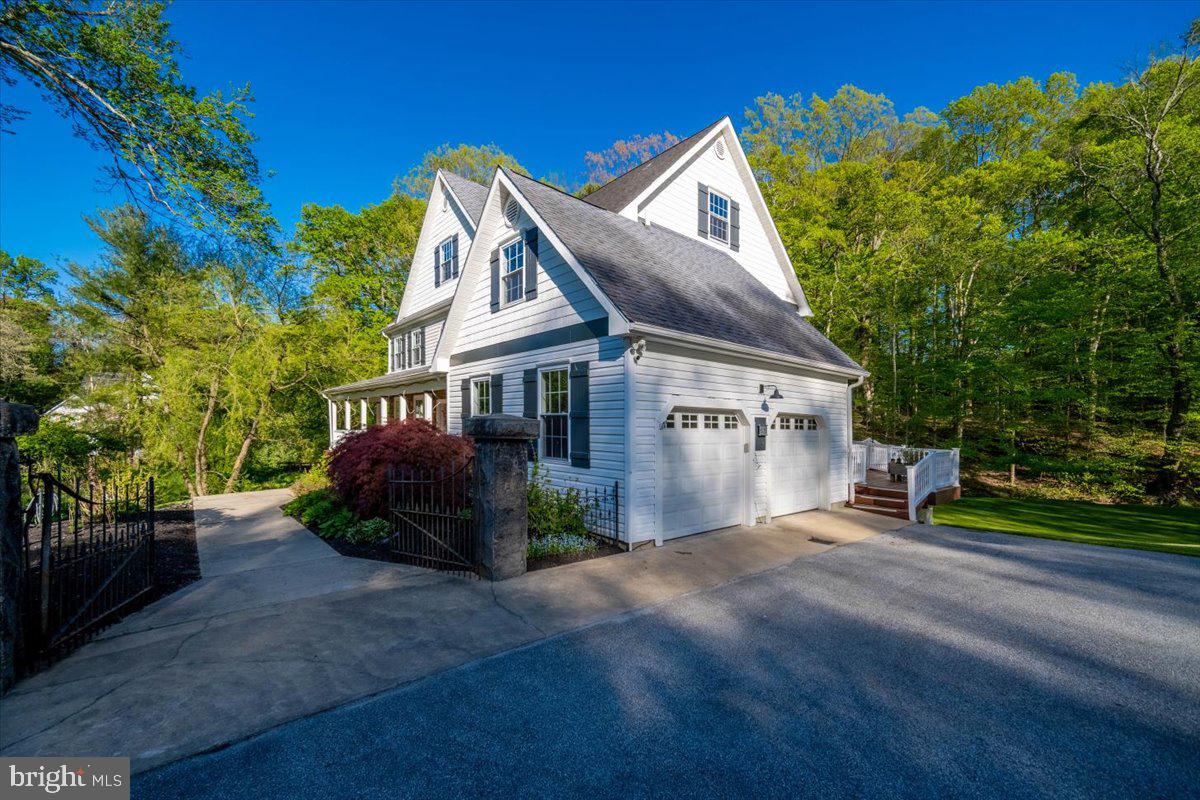 972 Smithbridge Road Glen Mills, PA 19342 - Photo 4 of 75 a front view of a house with a garden