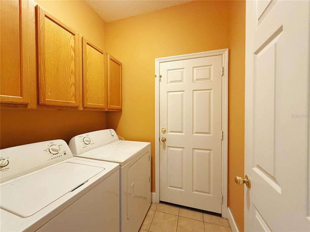 194 Sand Ridge Drive Davenport, FL 33896 - Photo 16 of 17 a utility room with dryer and washer
