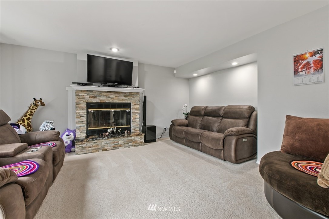 13969 Southeast 159th Place Renton, WA 98058 - Photo 8 of 21 Gallery Image 8