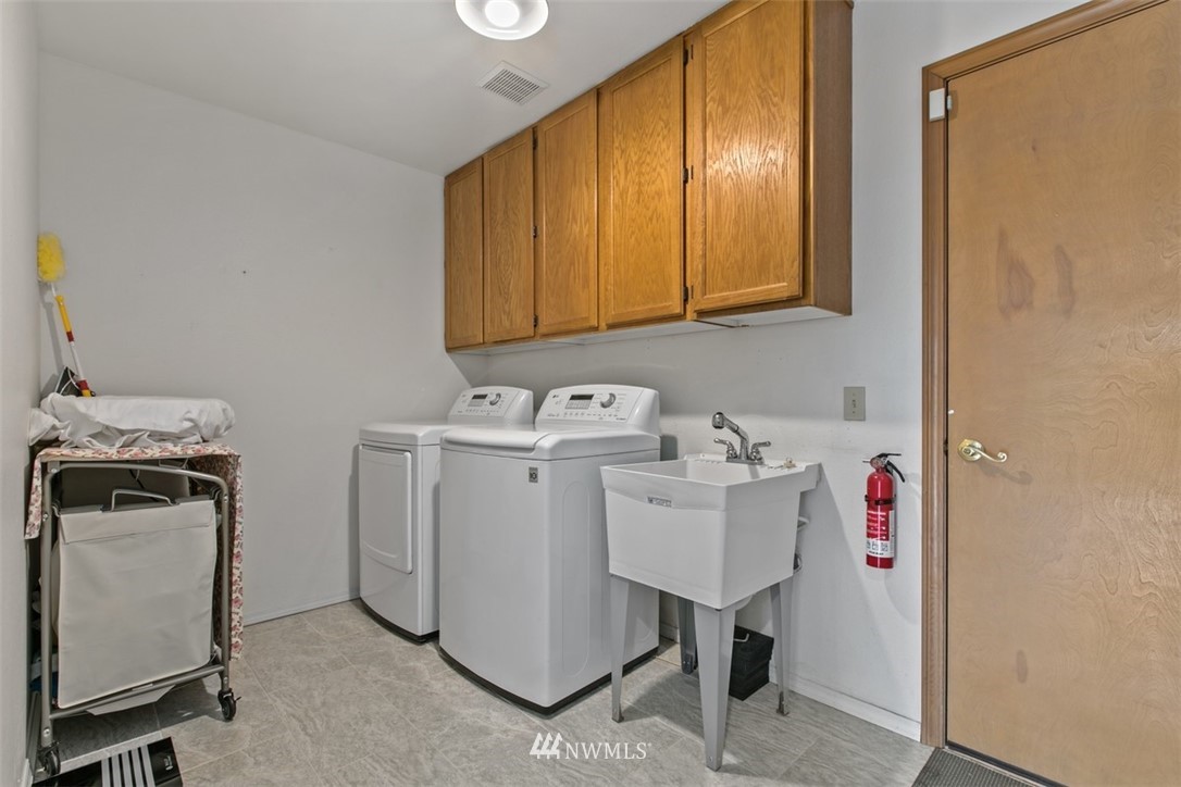 13969 Southeast 159th Place Renton, WA 98058 - Photo 9 of 21 Gallery Image 9