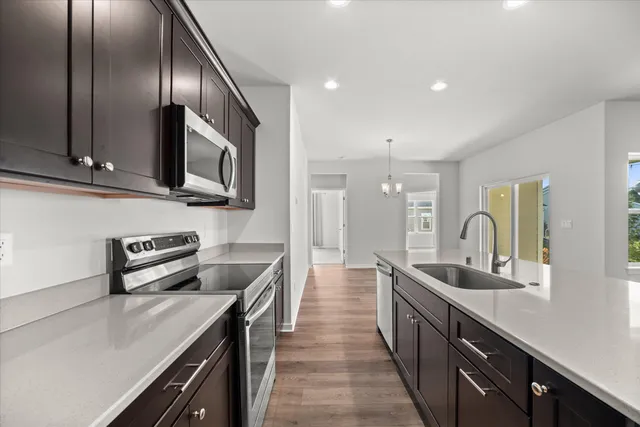 $369,900 | 807 Bridlewood Drive, Unit 11, Hartford, WI 53027