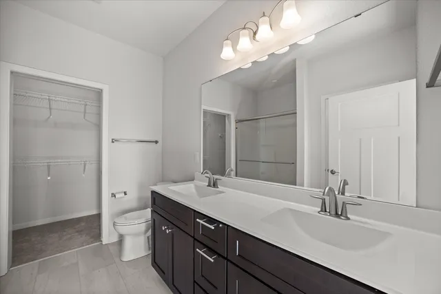 $369,900 | 807 Bridlewood Drive, Unit 11, Hartford, WI 53027