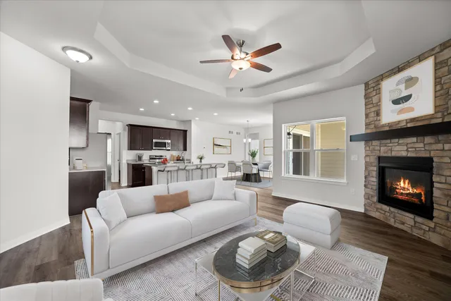 $369,900 | 807 Bridlewood Drive, Unit 11, Hartford, WI 53027