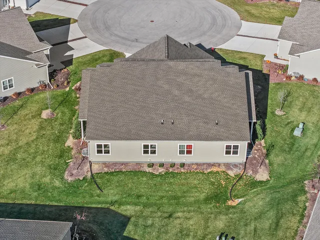 $369,900 | 807 Bridlewood Drive, Unit 11, Hartford, WI 53027