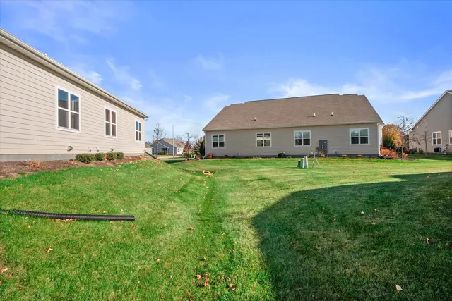 $369,900 | 807 Bridlewood Drive, Unit 11, Hartford, WI 53027