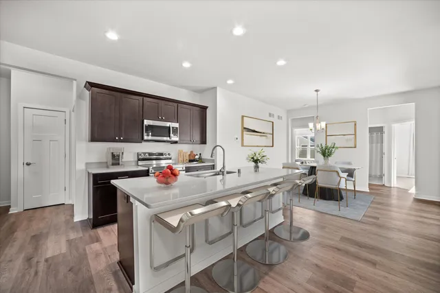 $369,900 | 807 Bridlewood Drive, Unit 11, Hartford, WI 53027