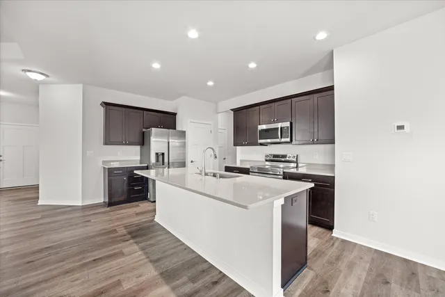 $369,900 | 807 Bridlewood Drive, Unit 11, Hartford, WI 53027