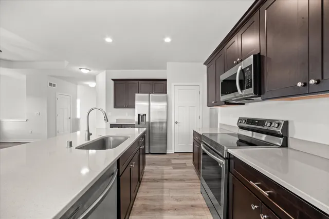 $369,900 | 807 Bridlewood Drive, Unit 11, Hartford, WI 53027