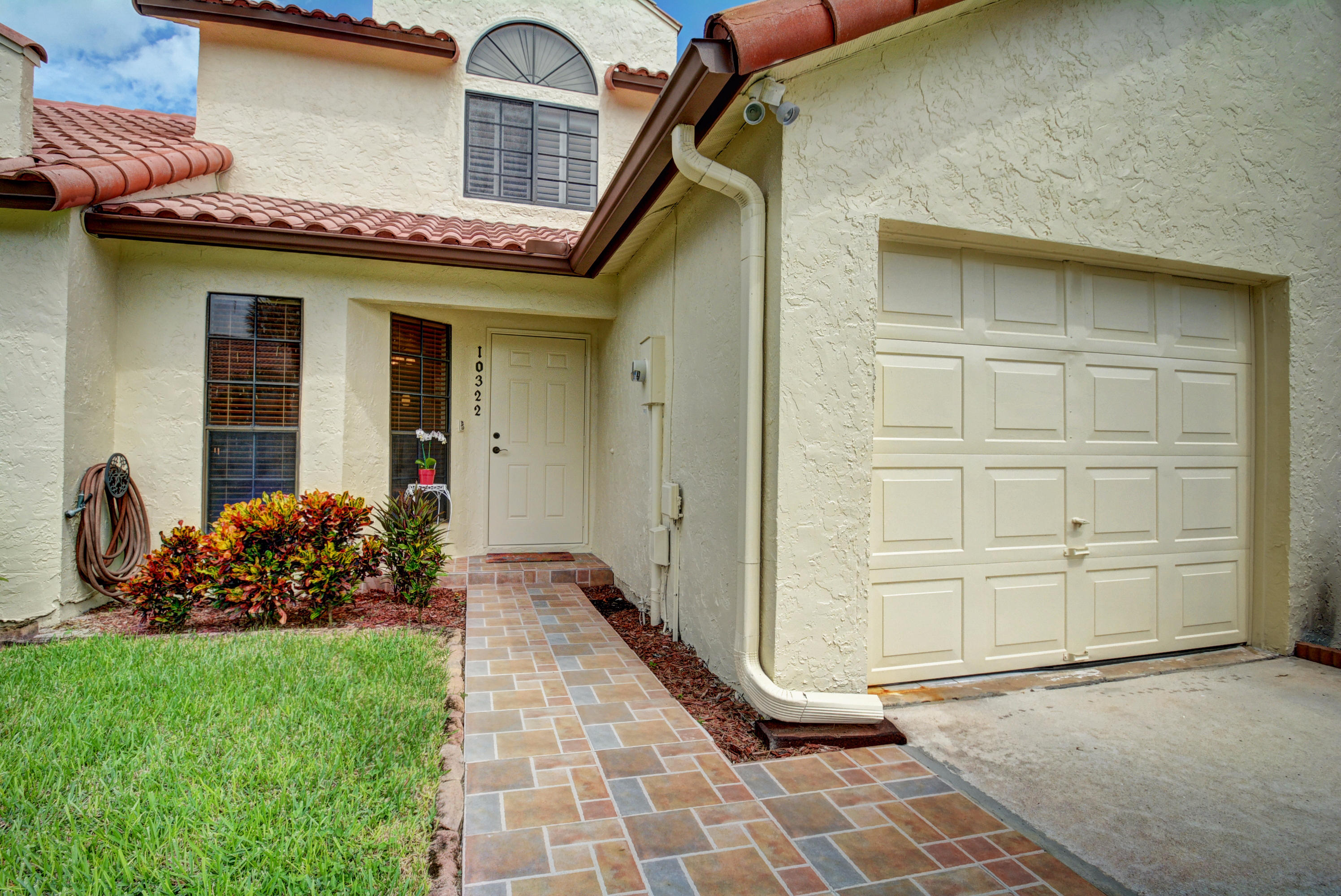 10322 Windswept Place Boca Raton, FL 33498 - Photo 3 of 25 DSC_0611_2_3_4_5