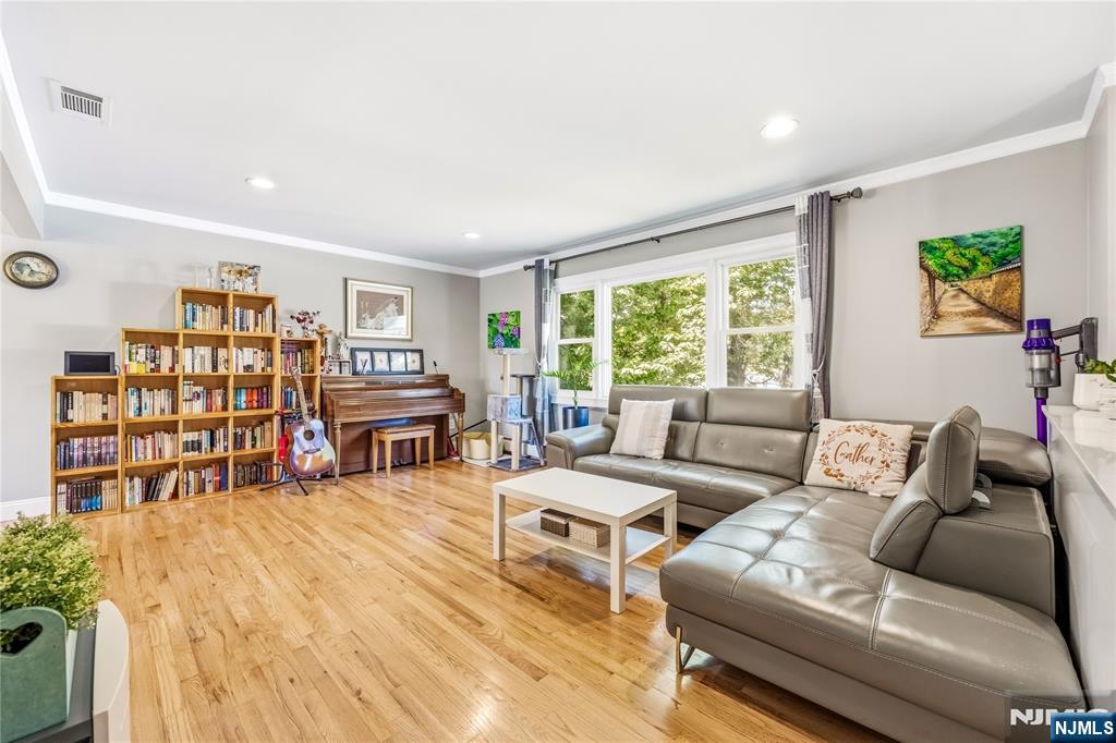 850 Edgewater Avenue Ridgefield, NJ 07657 - Photo 4 of 33