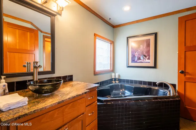 $610,000 | 34129 Scenic Bay Road, Bayview, ID 83803