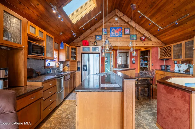 $610,000 | 34129 Scenic Bay Road, Bayview, ID 83803