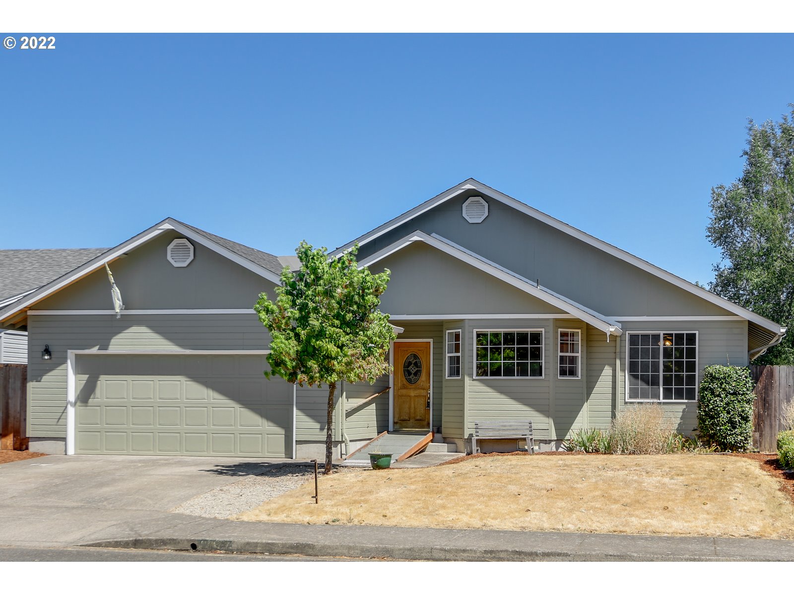 2491 Mangan Street Eugene, OR 97402 - Photo 1 of 20 a front view of a house with a yard