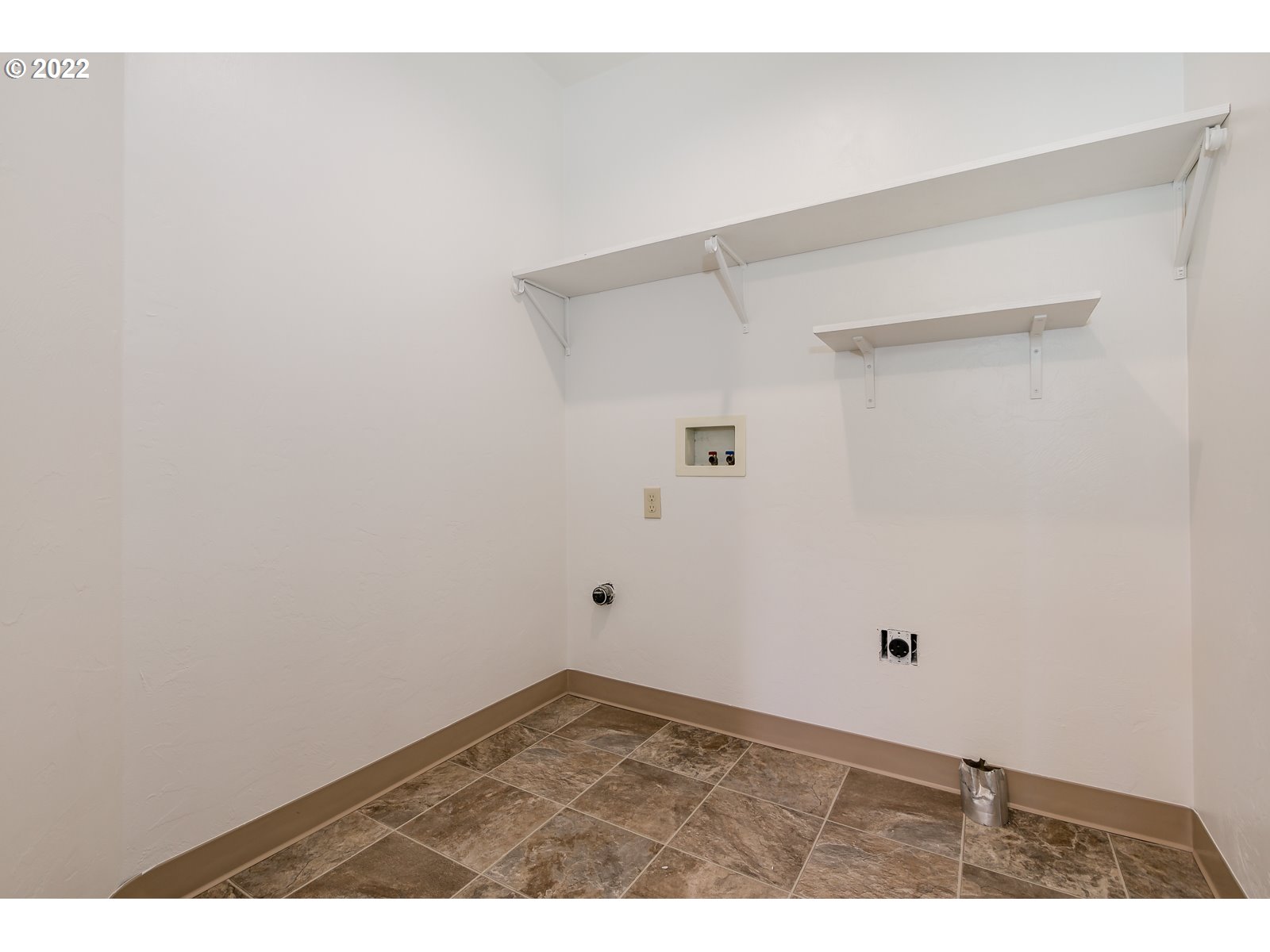 2491 Mangan Street Eugene, OR 97402 - Photo 15 of 20 a view of an empty room