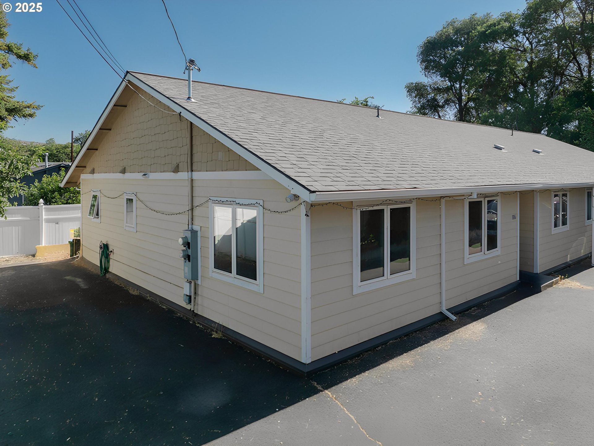 1016 Clark Street The Dalles, OR 97058 - Photo 22 of 24 a view of a house with a house
