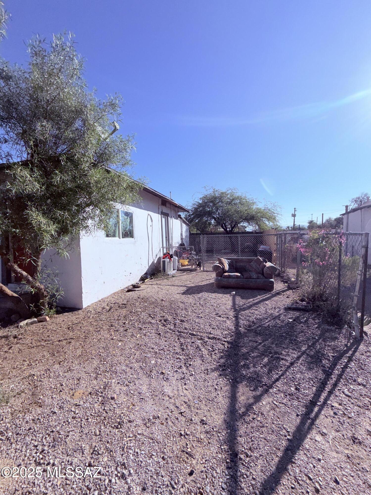 525 East Navajo Road Tucson, AZ 85705 - Photo 8 of 33