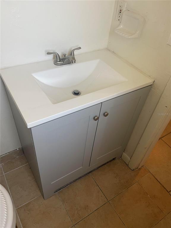 6410 Moss Way Tampa, FL 33625 - Photo 9 of 11 a bathroom with a sink and shower