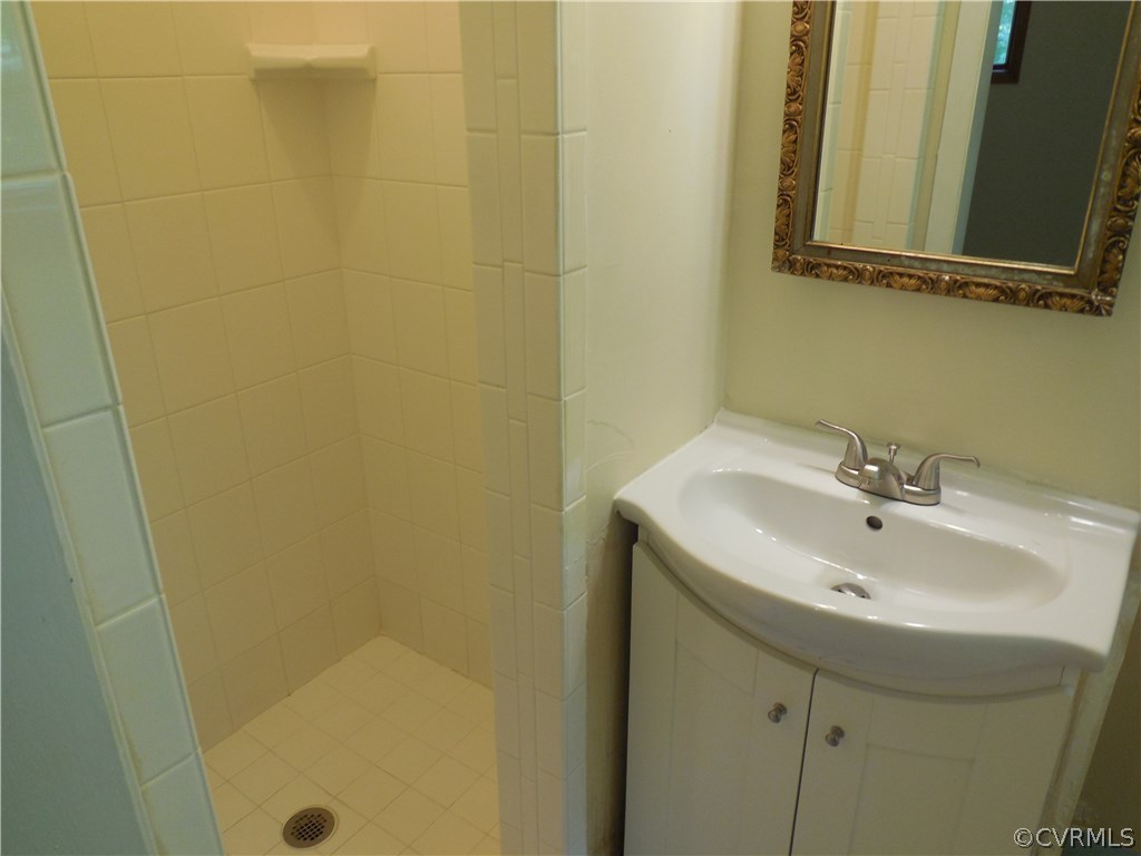 3920 Newbys Bridge Road Richmond, VA 23235 - Photo 20 of 41 Master Bath