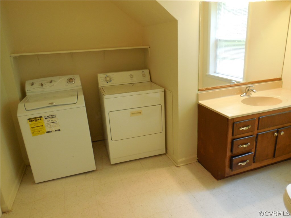 3920 Newbys Bridge Road Richmond, VA 23235 - Photo 31 of 41 Laundry Alcove - washer and dryer