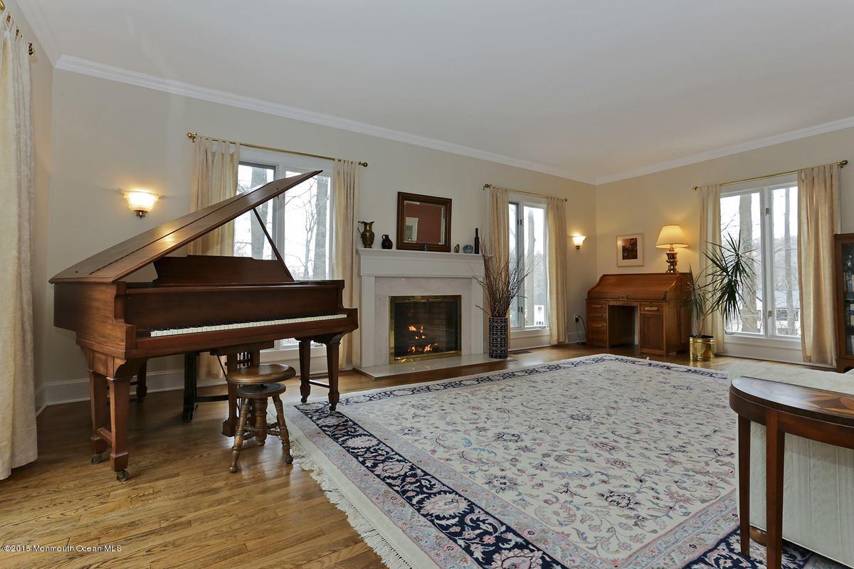 126 Borden Road Middletown, NJ 07748 - Photo 6 of 26 living room