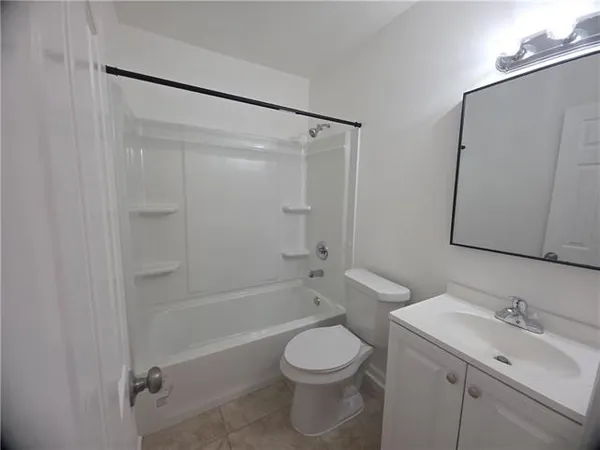 $1,350 | 4116 Lac Bienville Drive, Unit C, Harvey, LA 70058