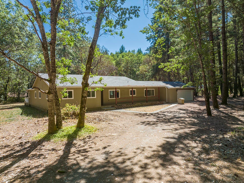 131 Cheney Creek Road Grants Pass, OR 97527 - Photo 1 of 40 55314885-804D-49DB-8120-7A478DEEE785