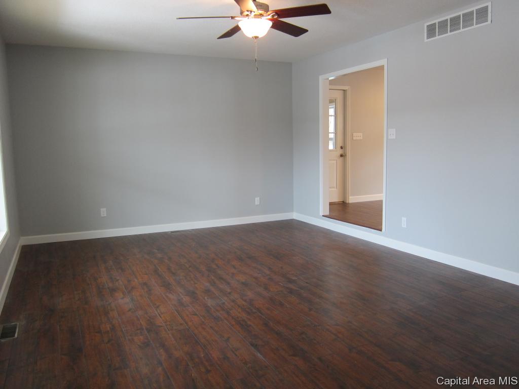 6312 Mottar Road Rochester, IL 62563 - Photo 9 of 31