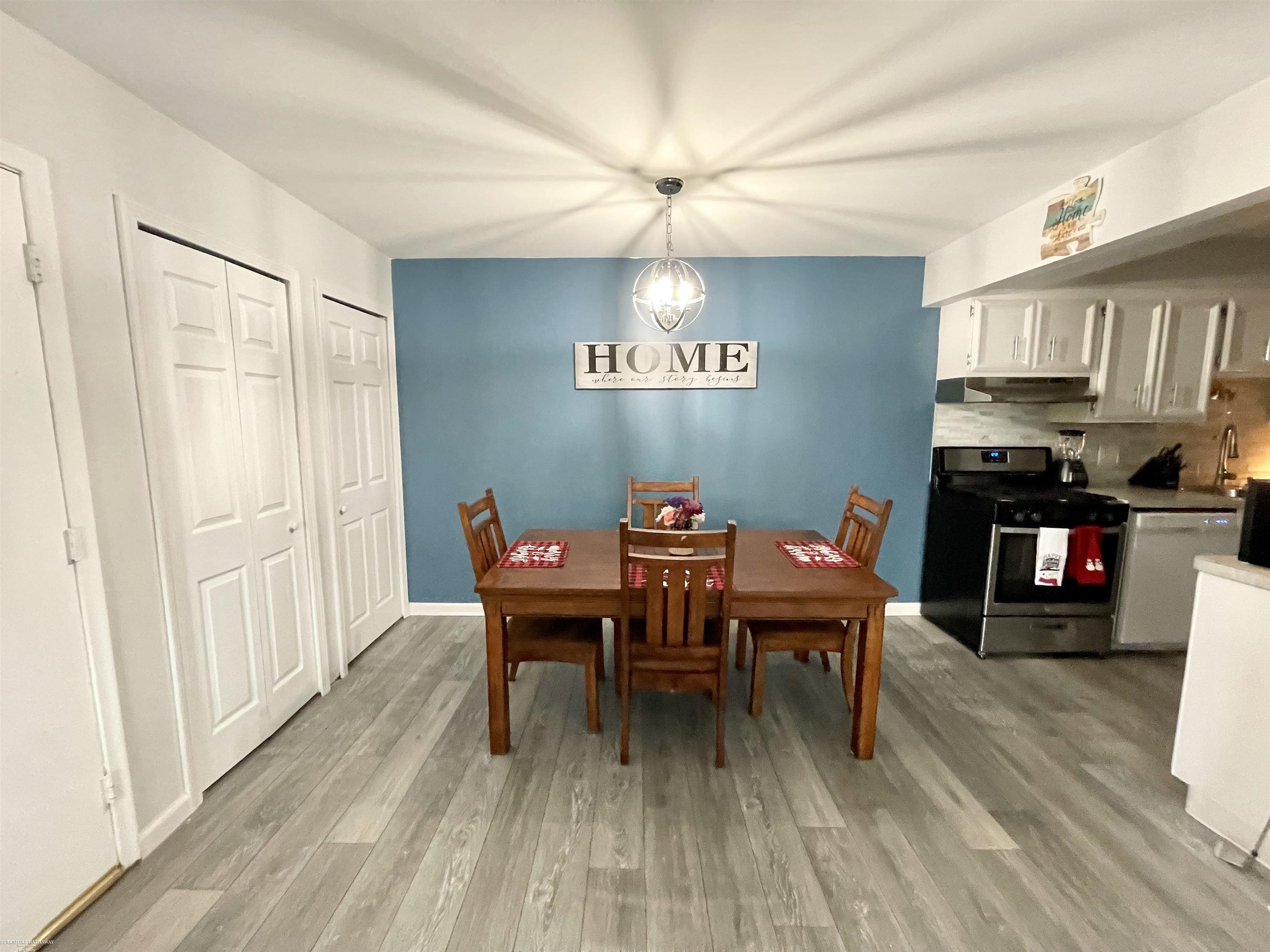 54795 Shelby Road Utica, MI 48316 - Photo 7 of 21 Dining Area