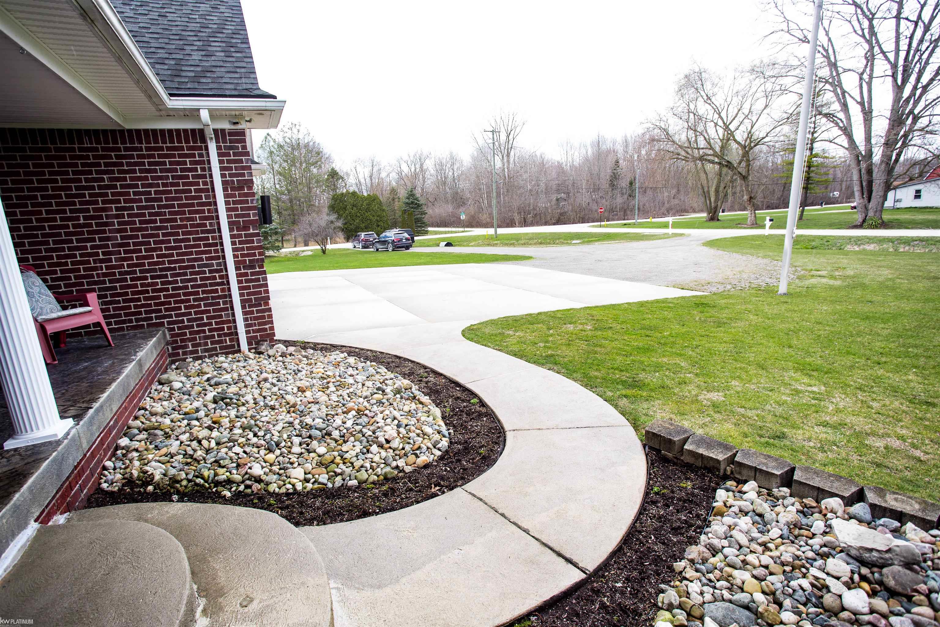 6431 Genaw Road Algonac, MI 48001 - Photo 4 of 65 Front Walkway