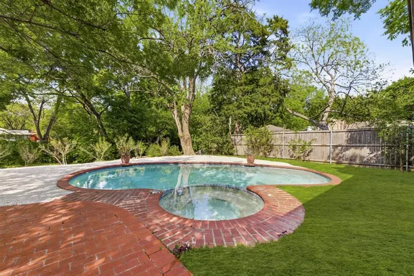 $865,000 | 6467 Danbury Lane, Dallas, TX 75214