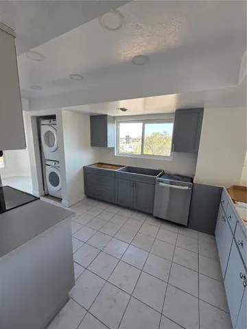 $2,800 | 650 Island Way, Unit 408, Clearwater Beach, FL 33767