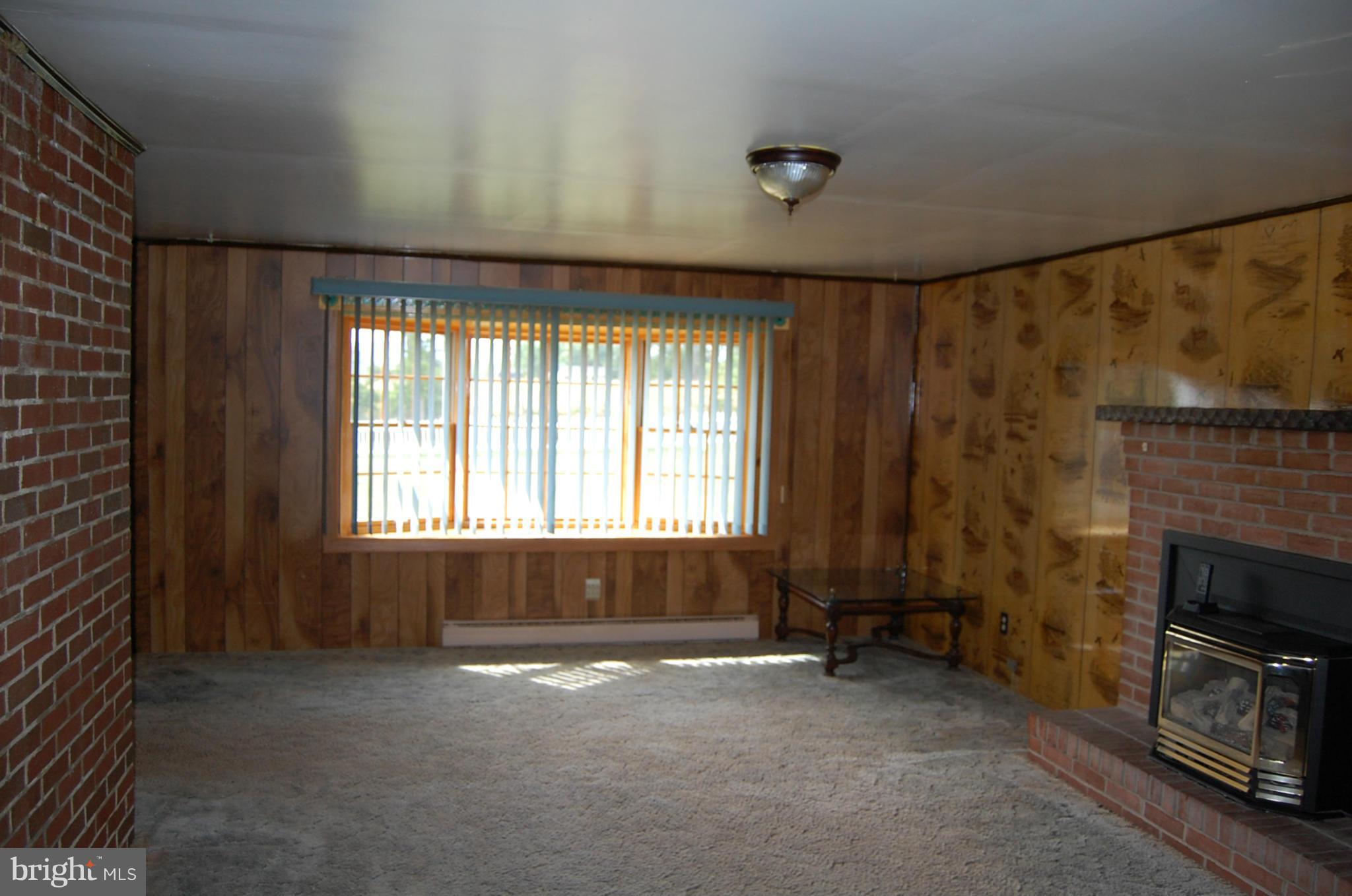 12621 Eaton Road Rocky Ridge, MD 21778 - Photo 8 of 30 Living Room