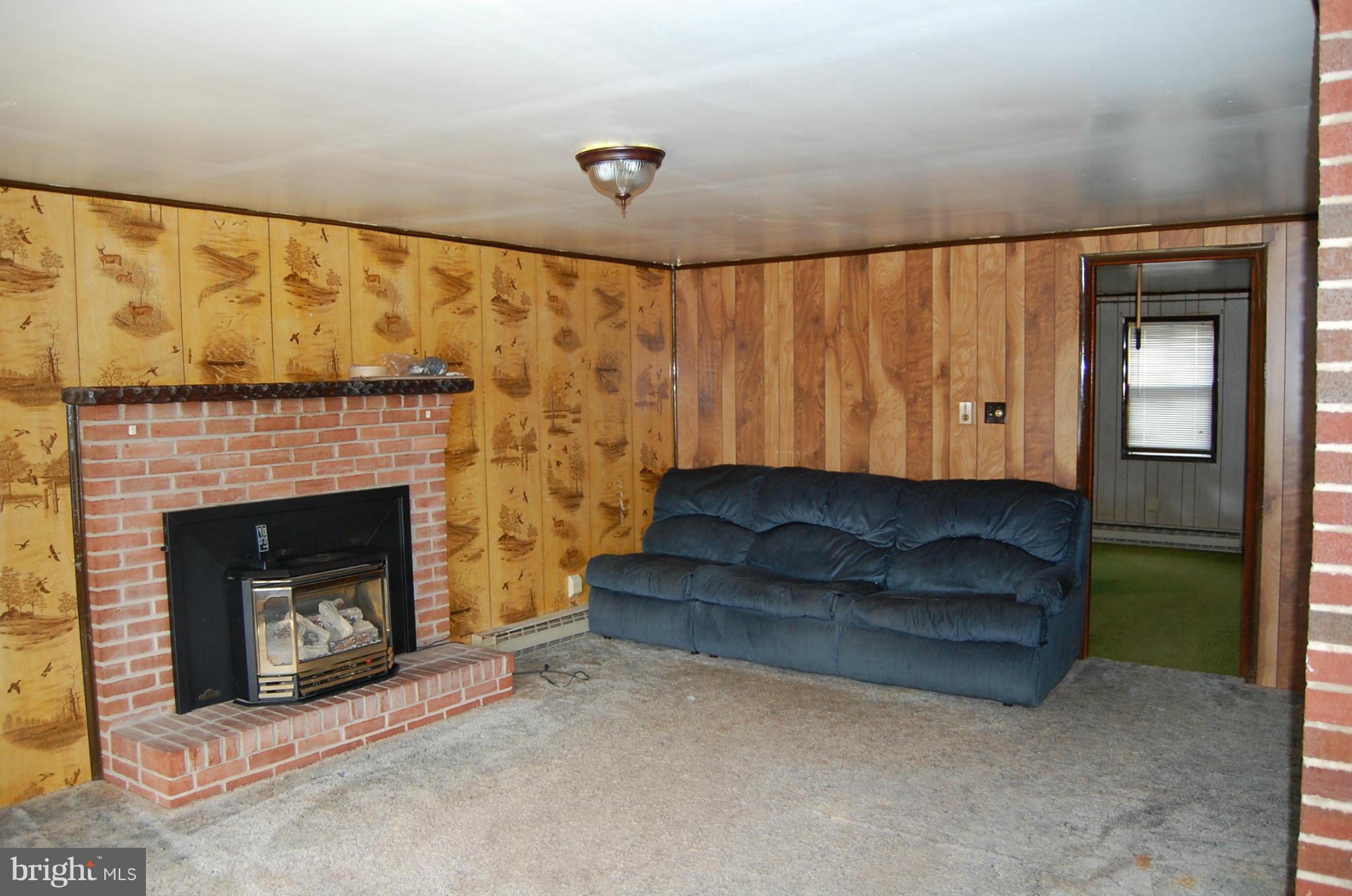 12621 Eaton Road Rocky Ridge, MD 21778 - Photo 9 of 30 Living Room