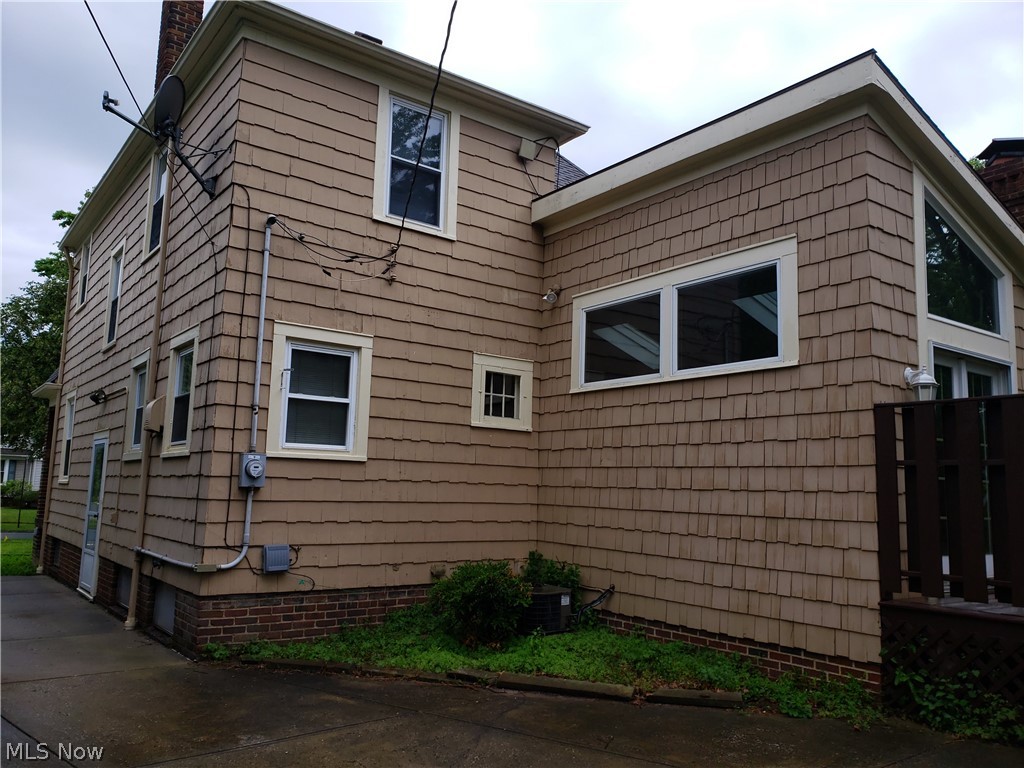917 Cambridge Road Cleveland Heights, OH 44121 - Photo 2 of 27 Gallery Image 2
