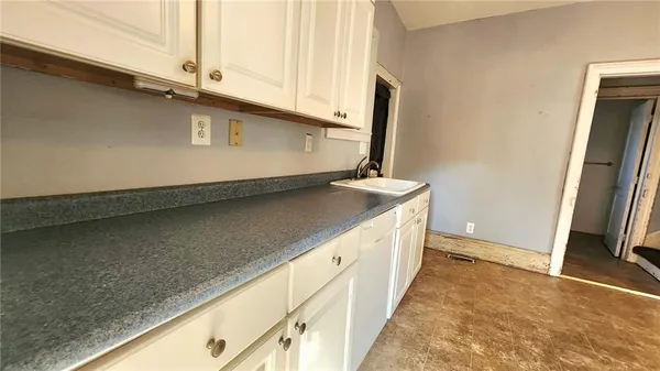 $59,900 | 325 North Pennsylvania Avenue, Columbus, KS 66725