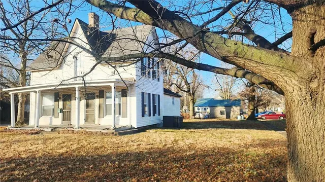 $59,900 | 325 North Pennsylvania Avenue, Columbus, KS 66725